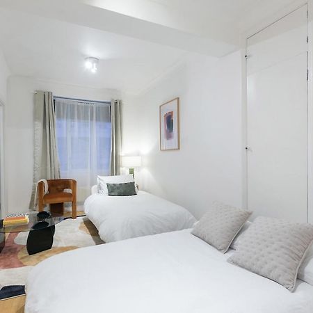 לונדון Perfectly Located 1 Bed Apartment Above Tube Station מראה חיצוני תמונה