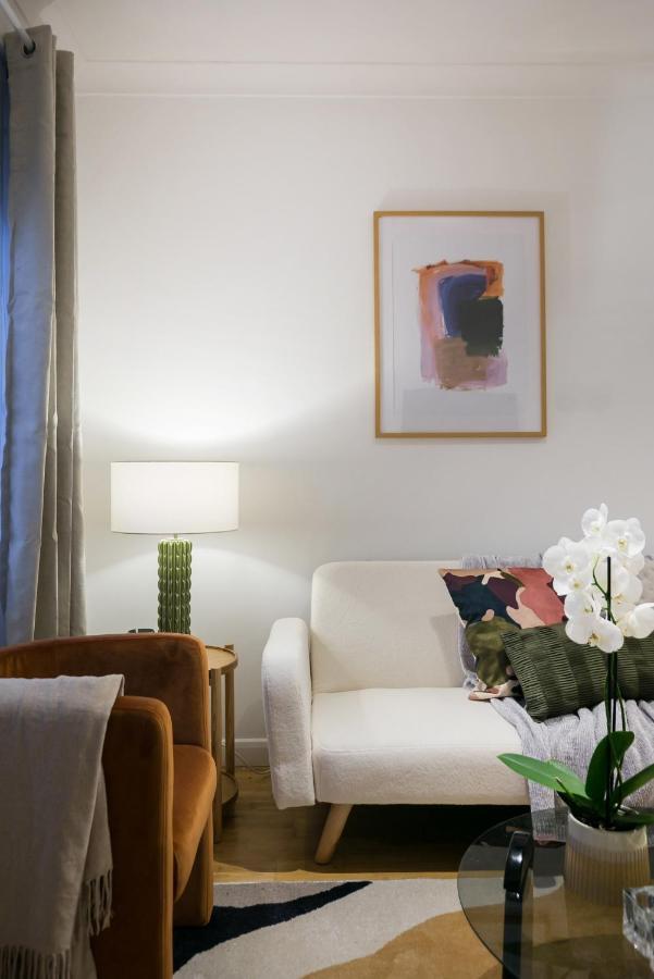 לונדון Perfectly Located 1 Bed Apartment Above Tube Station מראה חיצוני תמונה