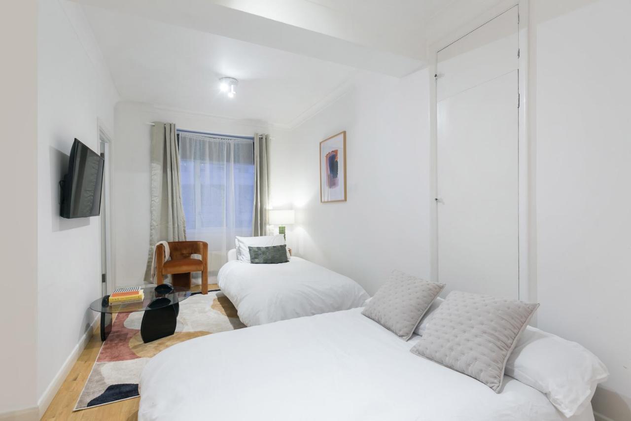 לונדון Perfectly Located 1 Bed Apartment Above Tube Station מראה חיצוני תמונה