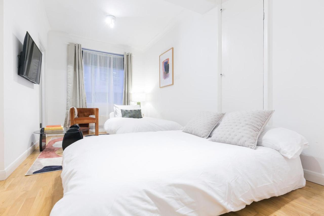 לונדון Perfectly Located 1 Bed Apartment Above Tube Station מראה חיצוני תמונה