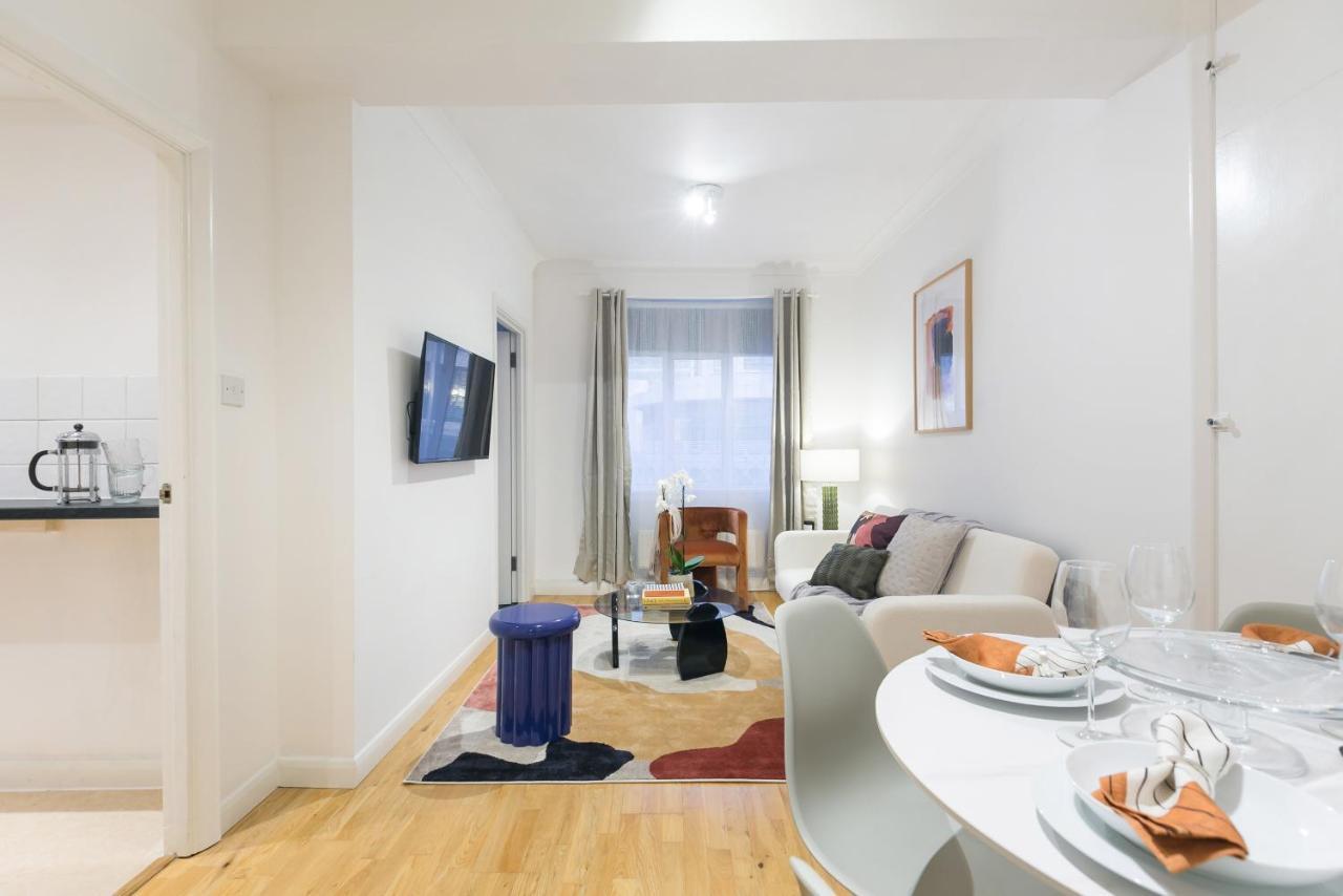 לונדון Perfectly Located 1 Bed Apartment Above Tube Station מראה חיצוני תמונה