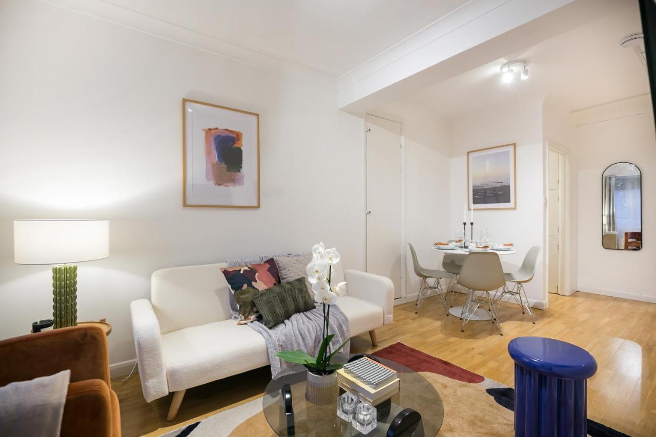 לונדון Perfectly Located 1 Bed Apartment Above Tube Station מראה חיצוני תמונה