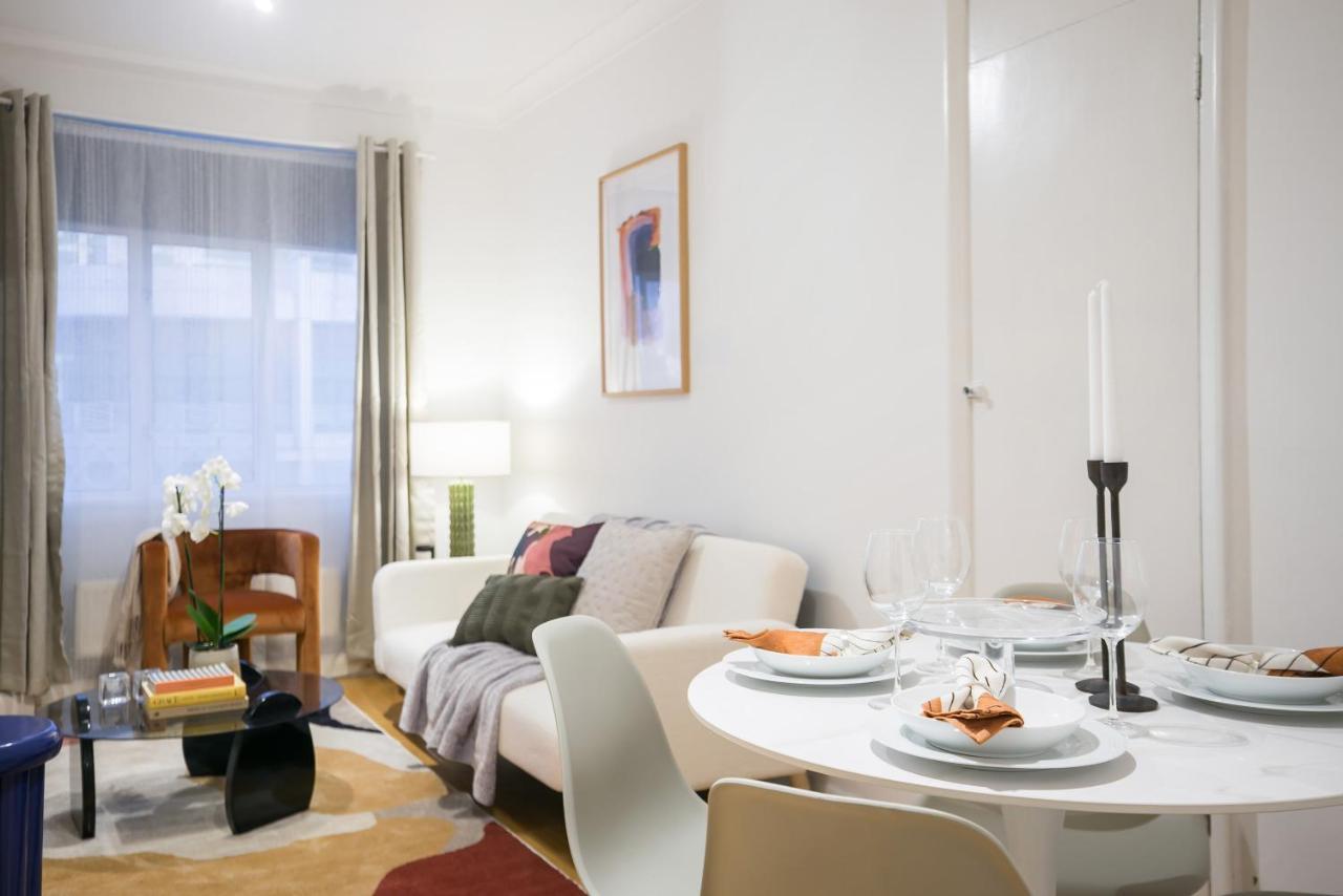 לונדון Perfectly Located 1 Bed Apartment Above Tube Station מראה חיצוני תמונה