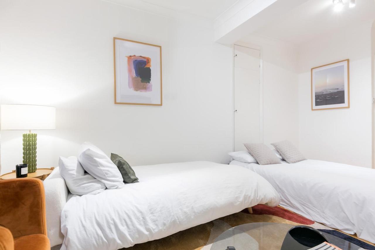 לונדון Perfectly Located 1 Bed Apartment Above Tube Station מראה חיצוני תמונה